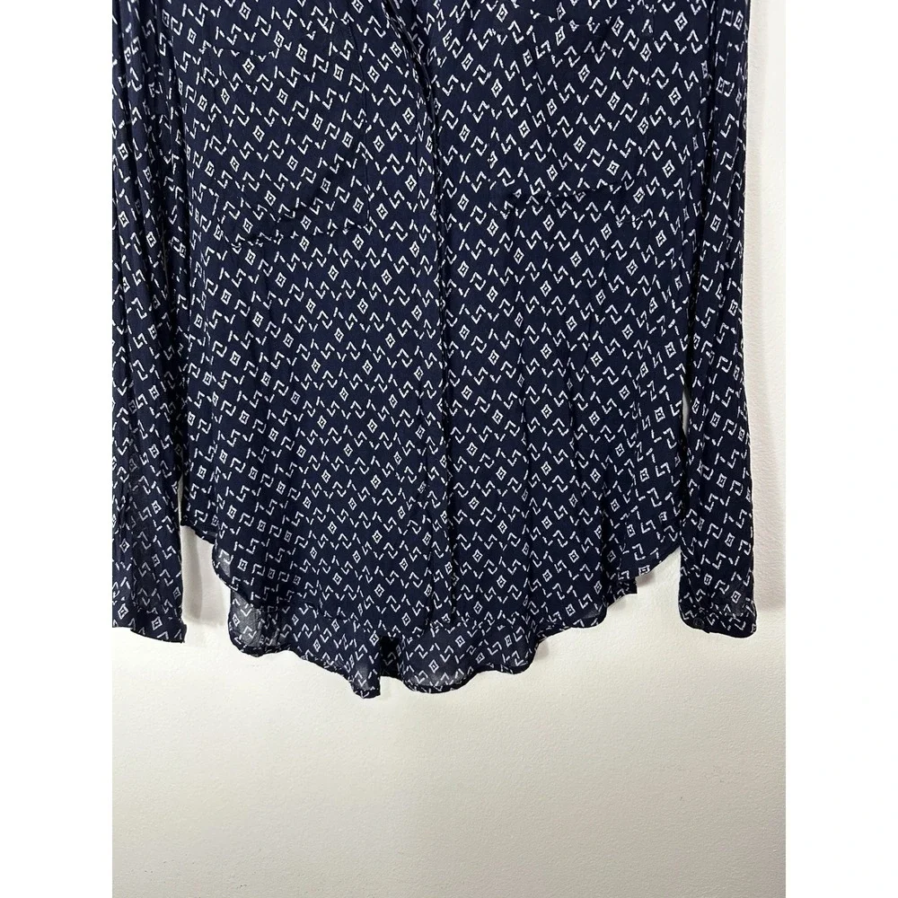 Cloth & Stone Button Up Top Womens Medium Blue Geometric Soft Lightweight Pocket - Picture 4 of 7
